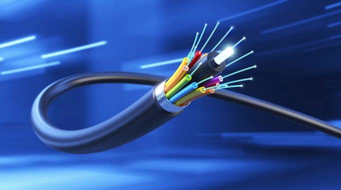 Por qué elegir fibra óptica es una inversión inteligente para tu negocio